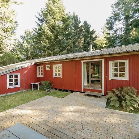 Three-bedroom Holiday In Hébergement de vacances