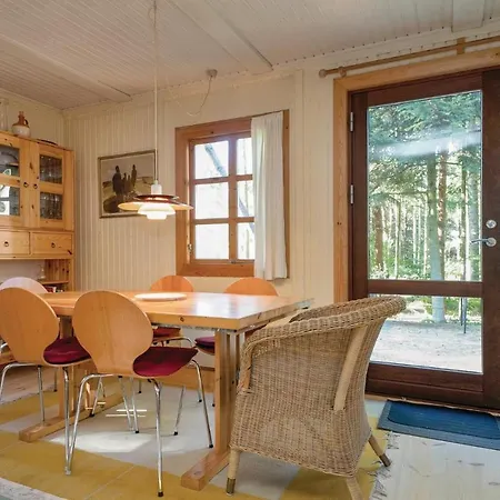 別荘 Three-bedroom Holiday In *