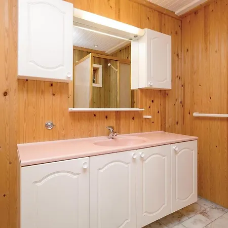 別荘 Three-bedroom Holiday In *